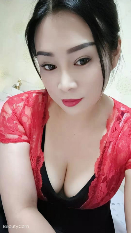 潘家园卡戴珊丰乳肥臀御姐